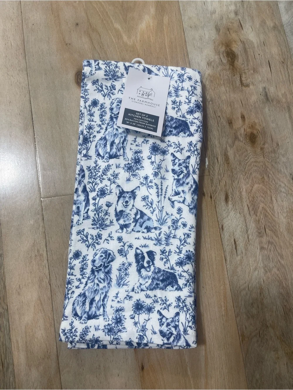 Farmhouse by Rachel Ashwell Kitchen Towel set - Blue and White Floral dogs - NEW